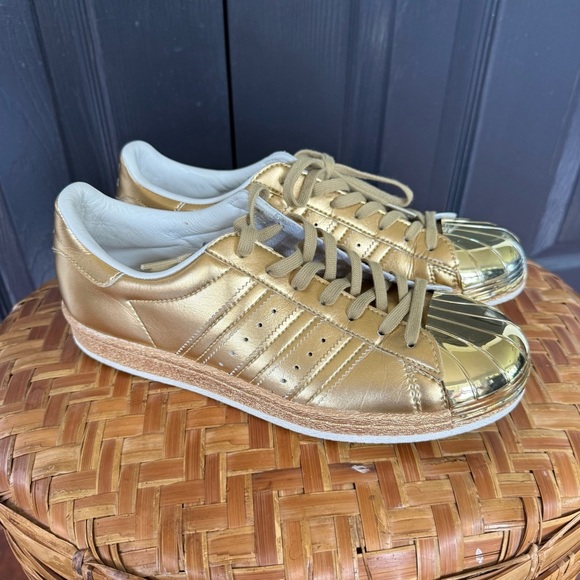 ADIDAS ORIGINALS SUPERSTAR 80S METAL "GOLD"
GOLD MET./GOLDMET./OFFWHITE Size 6.5 - Picture 9 of 15